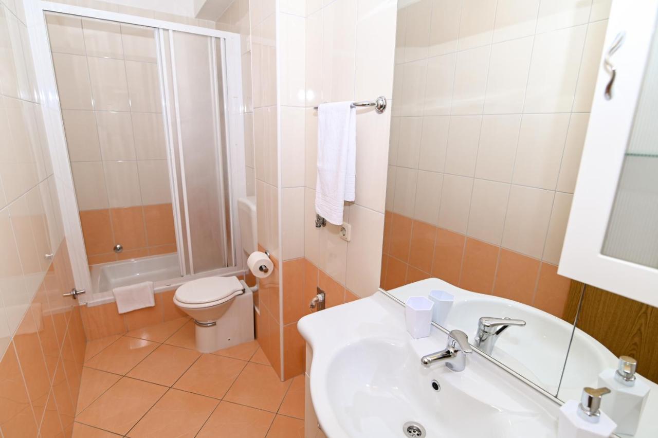 Apartmani Adria Trogir Exterior photo